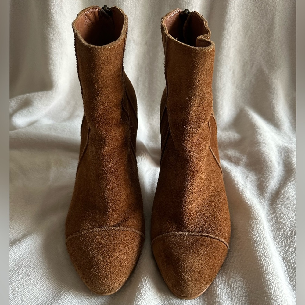 EUC! Able size 7.5 suede booties.